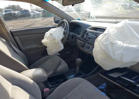 2004 Toyota Camry Le z USA, uszkodzony, nr VIN 4T1BE32K94U282921